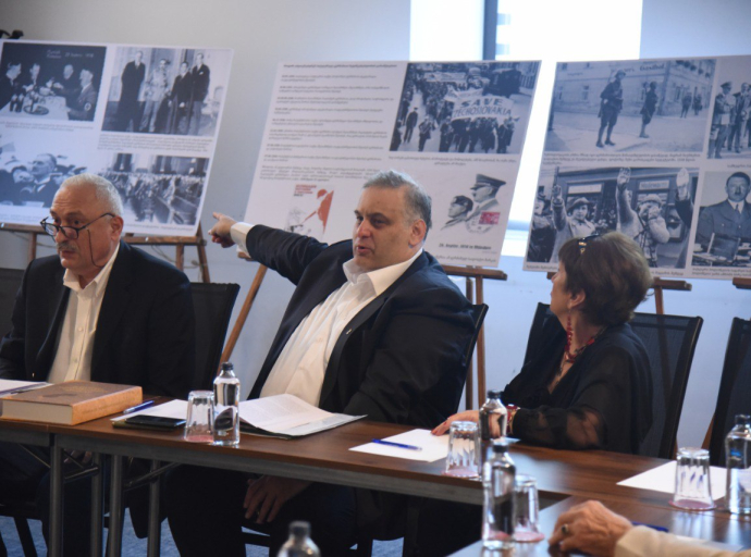 Конференция и фото-экспозиция "Генезис Второй мировой войны" прошли в Тбилиси под эгидой Института Евразии